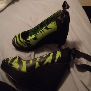 Green and black wedges